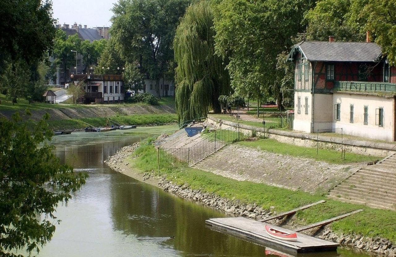 Hostel Maros Дьєр Екстер'єр фото