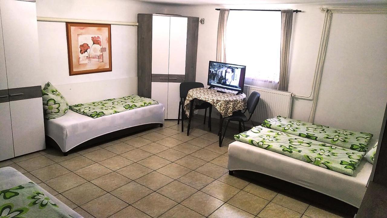 Hostel Maros Дьєр Екстер'єр фото